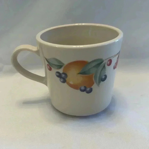 Set of 8 Vintage Corningware Corelle Fruit Mugs - Picture 3 of 6
